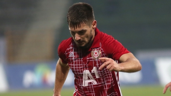 Халфът на ЦСКА София Кристиан Малинов е бил предложен от мениджъри