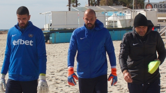 Треньорът на вратарите на Левски Димитър Иванков буквално стопи лагерите