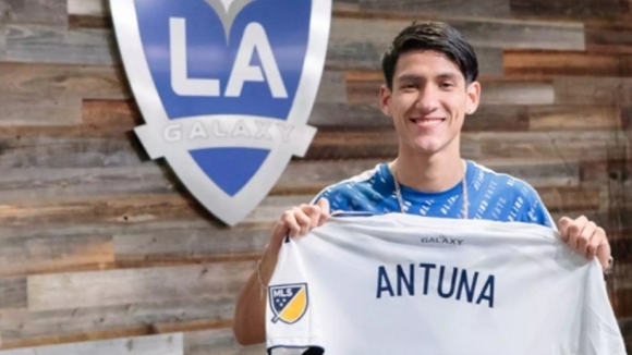 Лос Анджелис Галакси привлече мексиканския полузащитник Уриел Антуна под наем