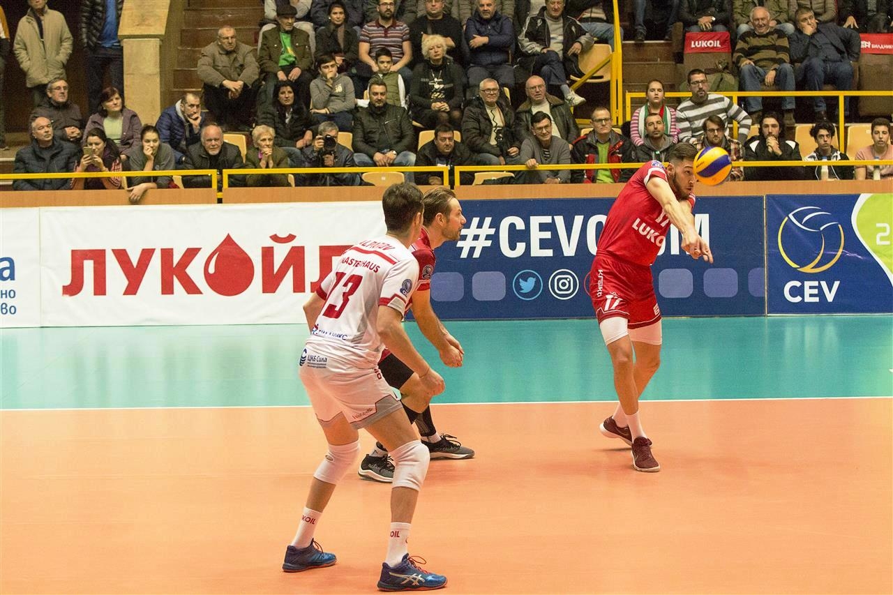 Отборът на Нефтохимик 2010 Бургас направи сериозна крачка към участие