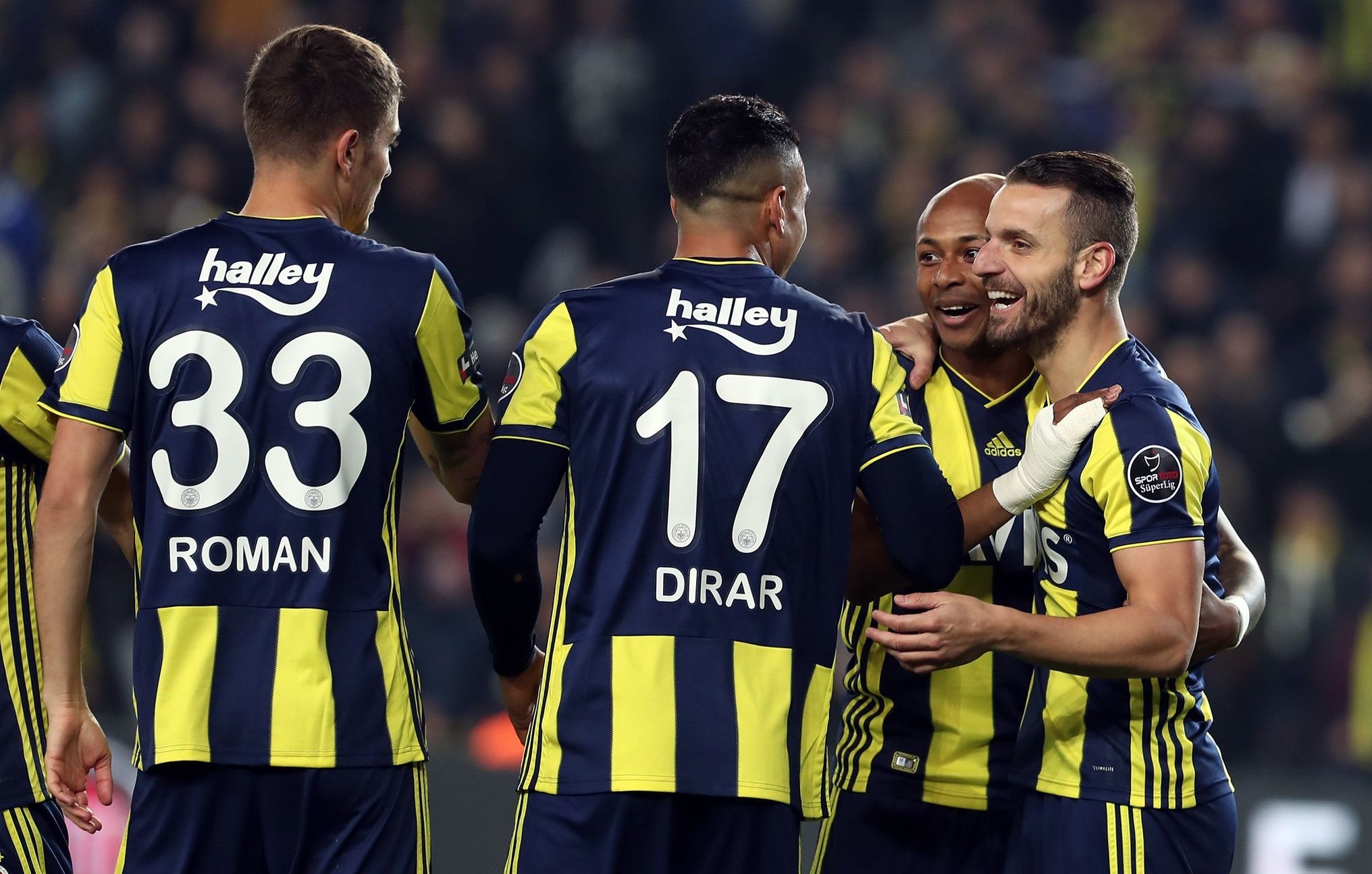 Фенербахче постигна поредни победи за пръв път от началото на