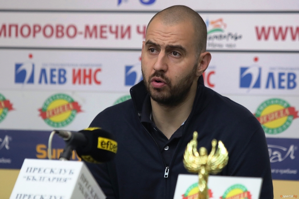 Националът и разпределител на Нефтохимик 2010 Бургас Георги Братоев прие