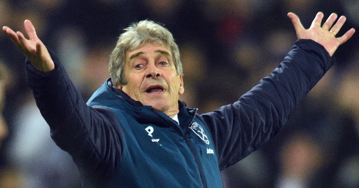 Мениджърът на Уест Хам Мануел Пелегрини разкритикува съдийството в мача