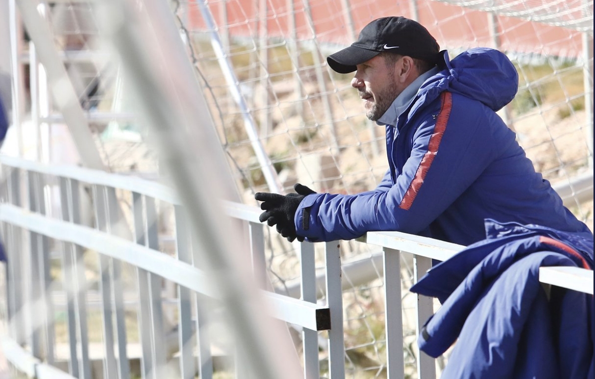 Наставникът на Атлетико Мадрид Диего Симеоне подготвя тима си за