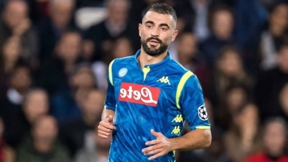 Футболистът на Наполи Раул Албиол има проблеми с коляното си