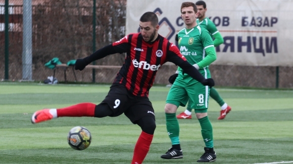 Локомотив (София) победи Вихрен с 3:0 в контролна среща, която
