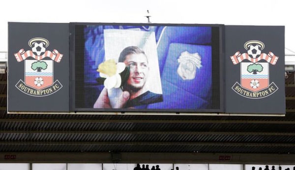 Трагичната гибел на аржентинския нападател Емилиано Сала трогна целия футболен