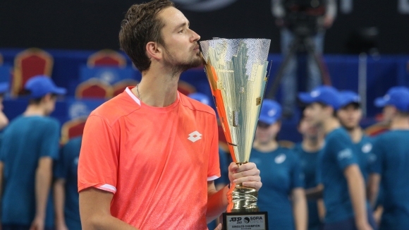Даниил Медведев триумфира на турнира от сериите АТП 250 в