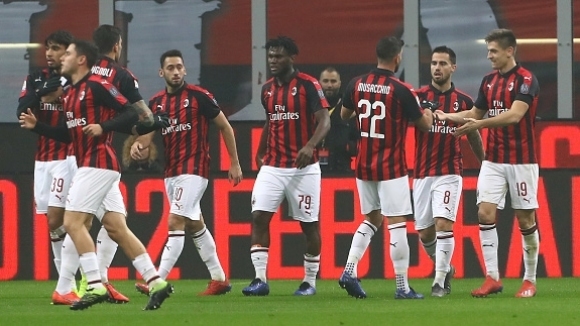 Отборите на Милан и Каляри играят при резултат 3:0 в