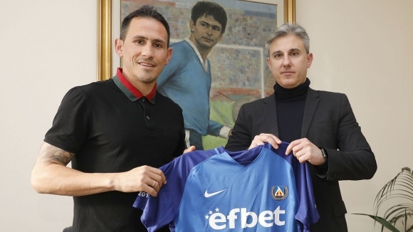 Крайният бранител Живко Миланов подписа днес своя договор с Левски Контрактът