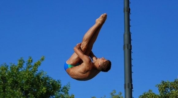 Българският състезател по скокове във вода Александър Костов покри