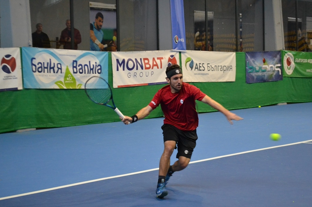 Васил Младенов записа впечатляваща победа в първия кръг на тенис