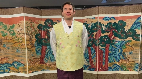 Най добрият ни сноубордист Радослав Янков облече традиционата корейска дреха Ханбок