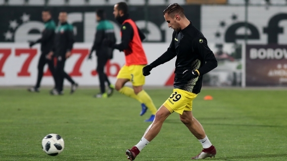 Отборът на Ботев Пловдив се събра за тренировка по малко от