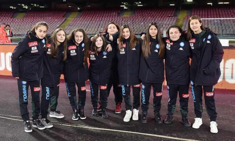 За първи път на мач от Серия А момичета замениха