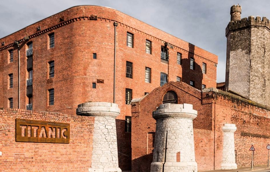 От вчера насам фенове се заиграват в социалните мрежи с