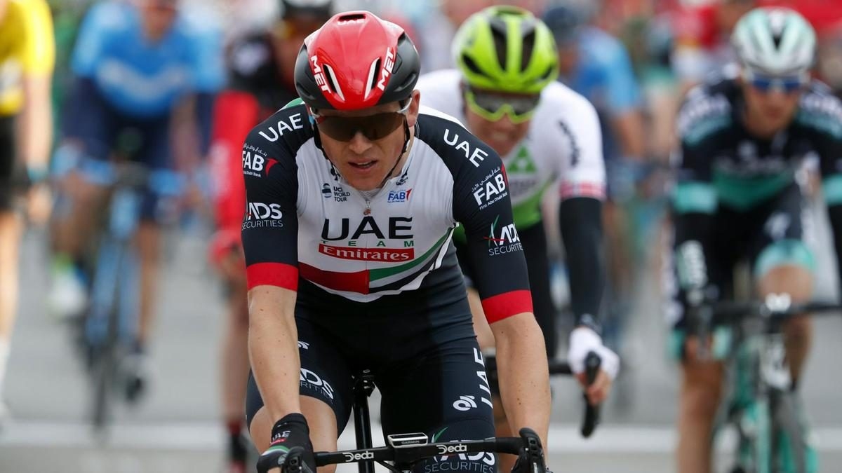 Британският колоездач Бен Суифт от отбора на Скай се възстановя