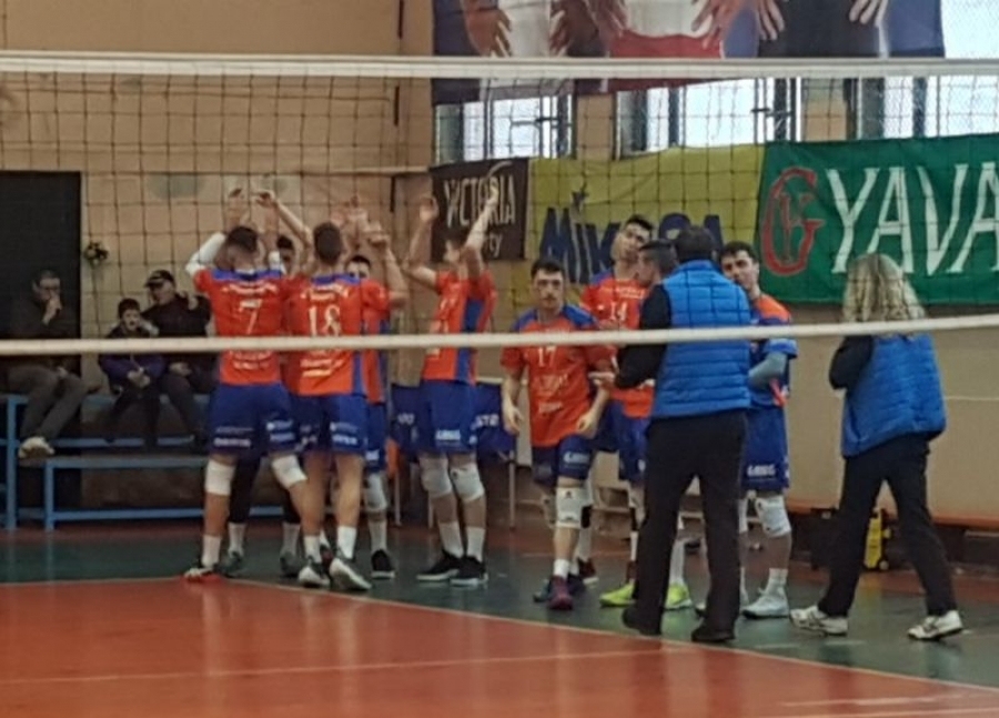 Волейболистите на Виктория Волей Пловдив нанесоха втора загуба на лидера
