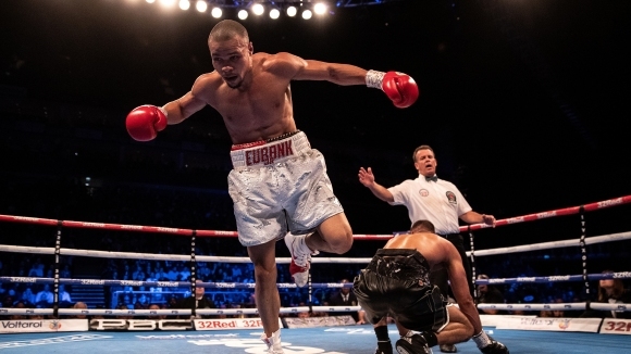 Крис Юбенк младши 28 2 0 е новият шампион на IBO в супер