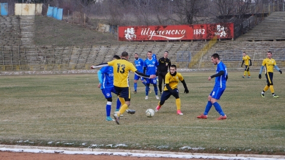 Младите футболисти на Волов Шумен загубиха с 0 2 от Светкавица