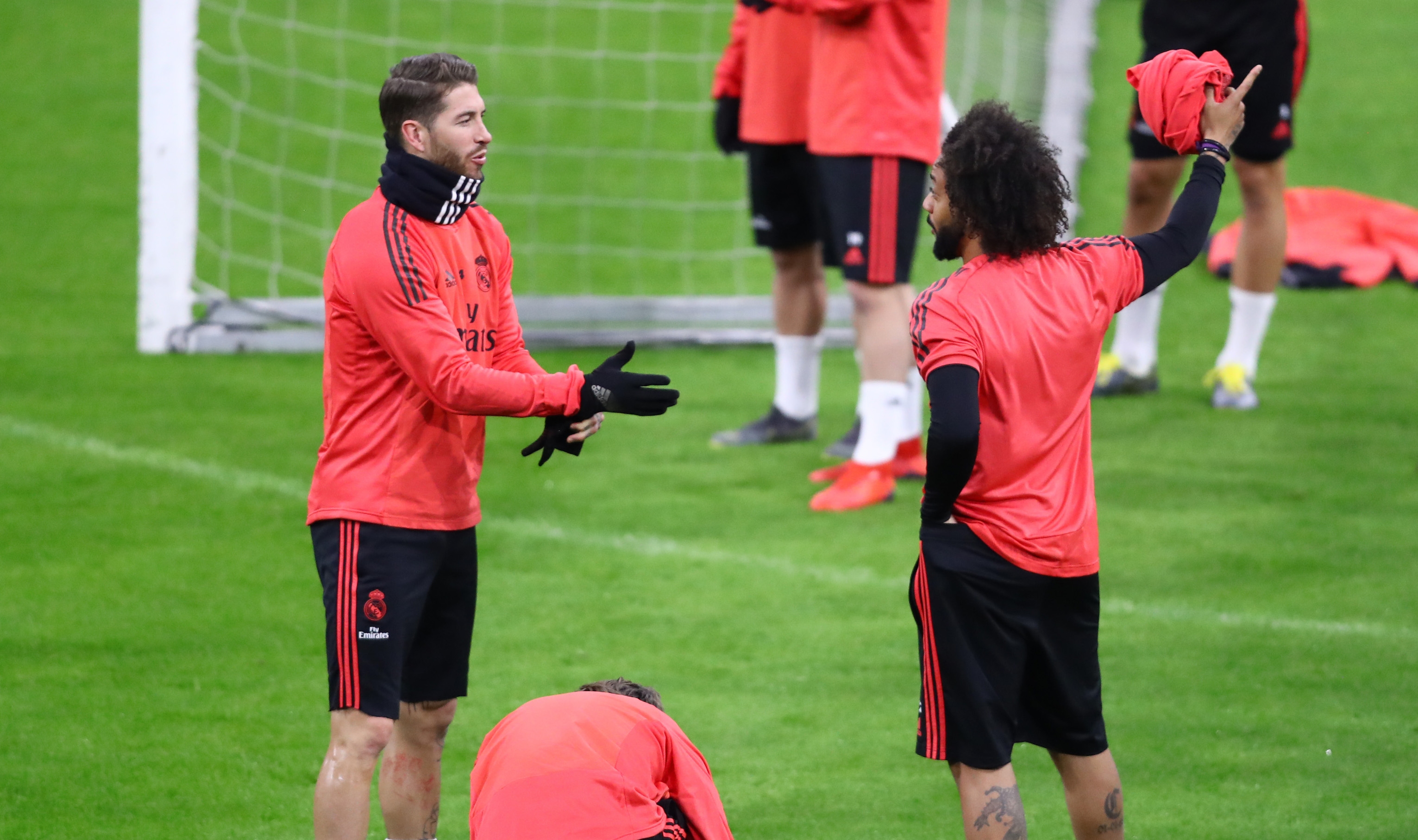 Футболният агент Рикардо Шлийпер направи реклама на клиента си Николас