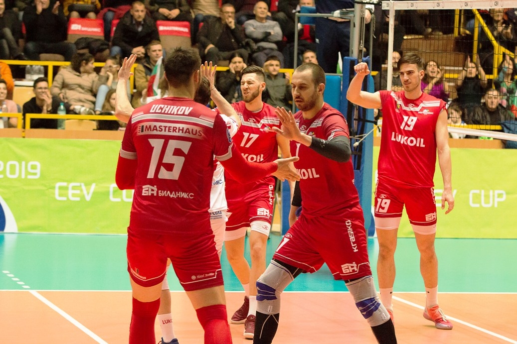 Волейболният отбор на Нефтохимик 2010 Бургас влезе в Топ 3