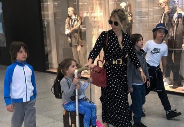 Скандалната половинка на нападателя на Интер Мауро Икарди Уанда Нара