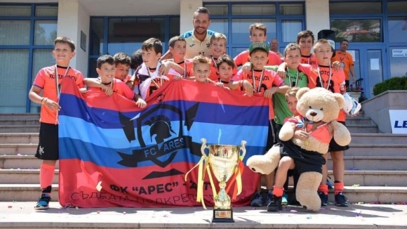 Футболна академия Арес набира деца родени в периода между 2007