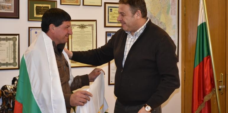 Кметът на община Благоевград д р Атанас Камбитов посрещна в кабинета