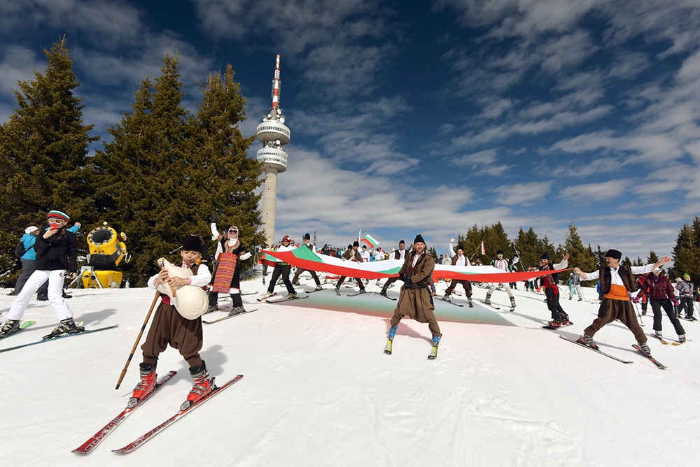 Над 2 метра е снежната покривка в ски център Пампорово-Мечи