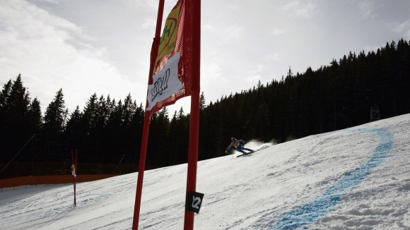 Първото от двете планирани спускания за Световната купа по ски