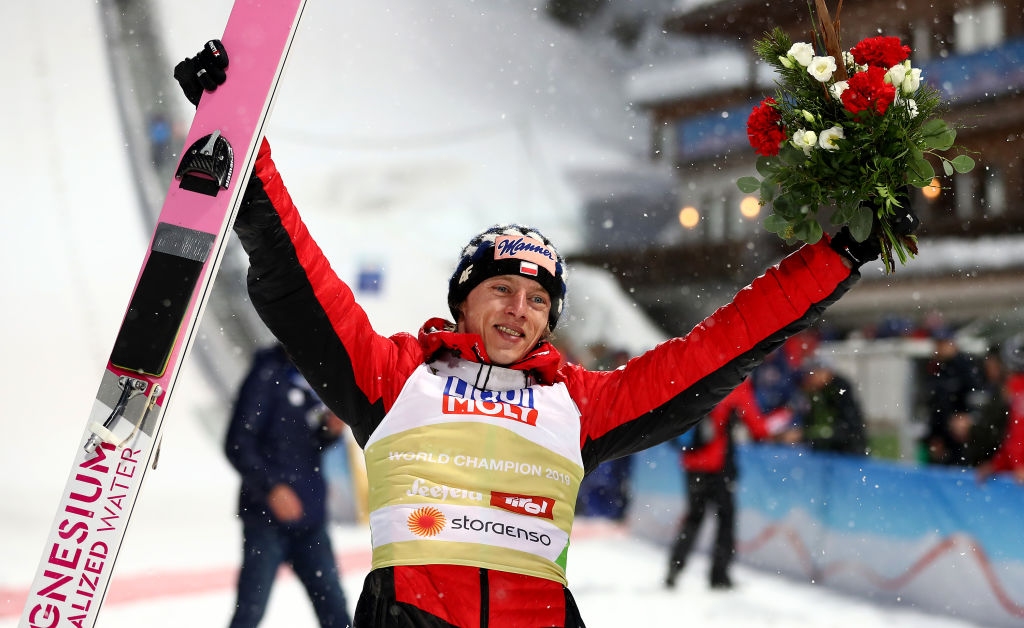 Полякът Давид Кубацки спечели титлата в ски-скоковете на малка шанца