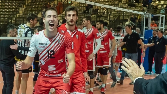 Българският волейболист Мартин Мечкаров и неговият Кан претърпяха драматична загуба