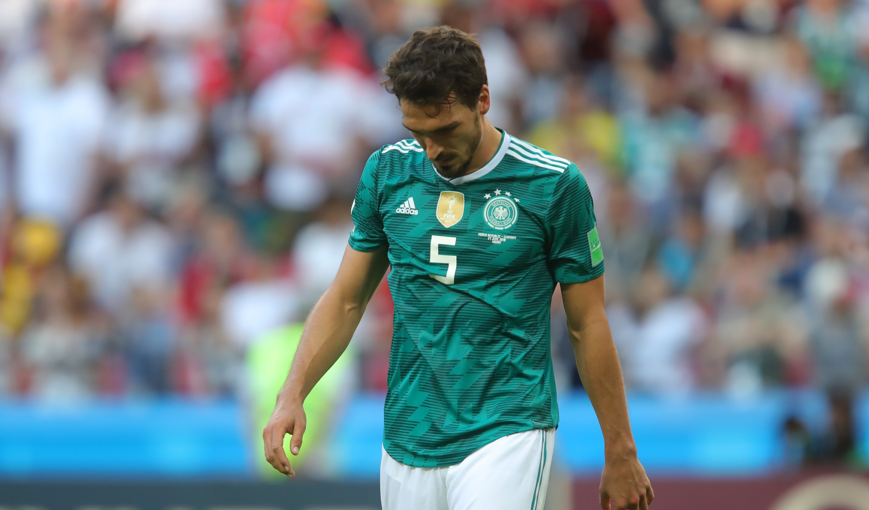 Защитникът Матс Хумелс също е крайно разочарован след като селекционерът