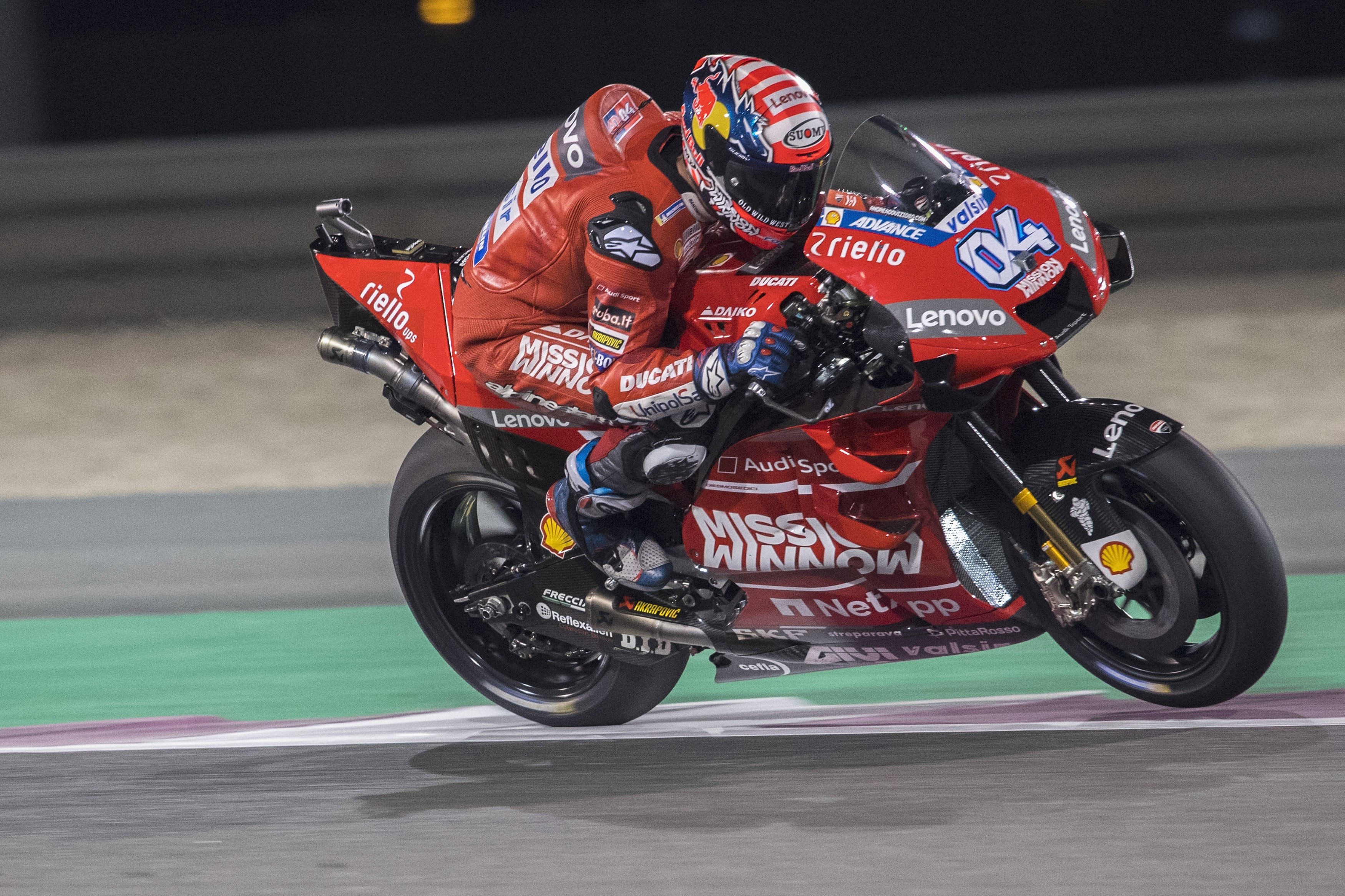 Пилотът на Ducati Андреа Довициозо се пребори за победата под