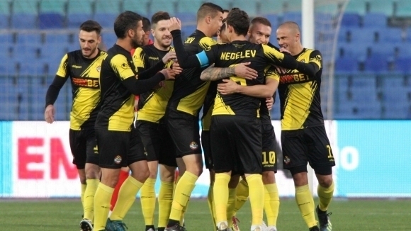 Ботев Пловдив ще играе две контроли в паузата на първенството