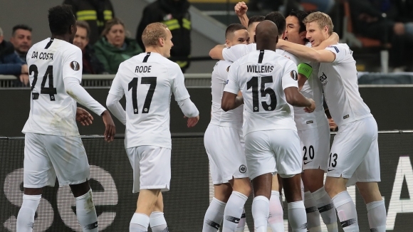 Айнтрахт Франкфурт продължи напред към четвъртфиналите в Лига Европа елиминирайки