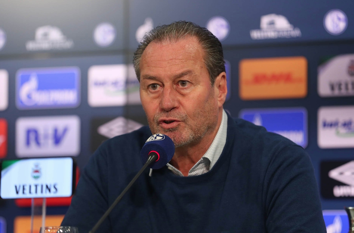 Холандецът Хууб Стевенс ще бъде начело на Шалке 04 до