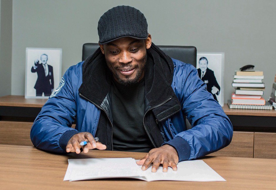 Бившият халф на Челси Майкъл Есиен ще продължи кариерата си