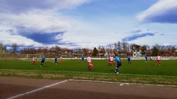 Марица Пловдив победи с 2 0 Асеновец на негостоприемния стадион Шипка
