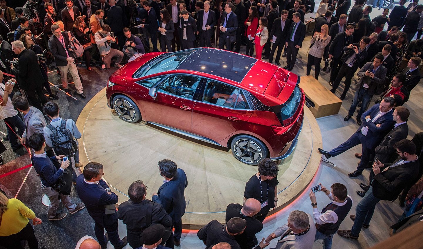 Seat започна своята офанзива в електрическата мобилност на автомобилното изложение