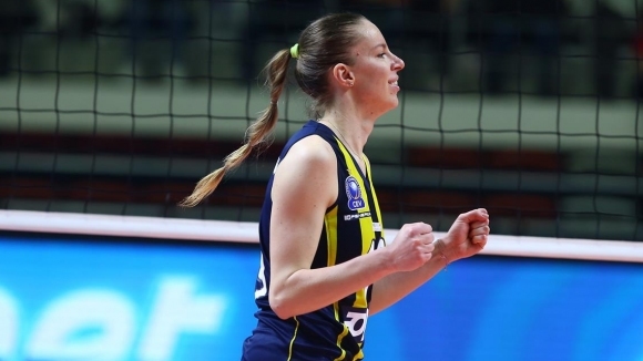 Българската волейболистка Добриана Рабаджиева и нейният Фенербахче Истанбул се класираха