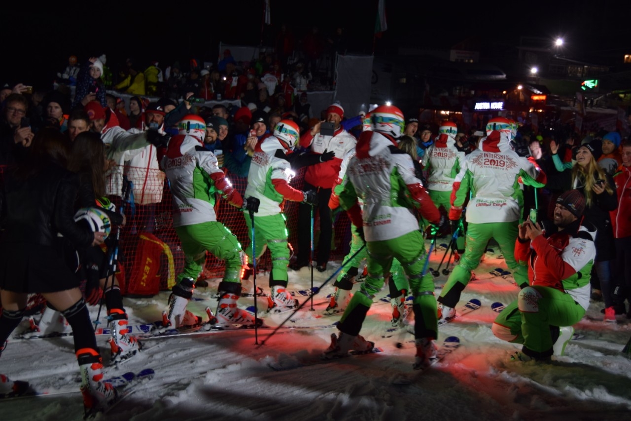 Българският демо отбор възпламени публиката и събра овациите във второто