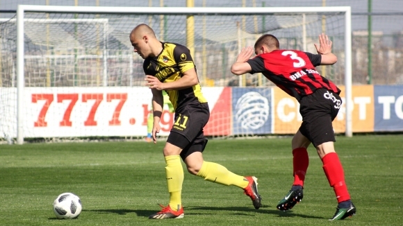 Ботев Пловдив загуби с 1 2 от Локомотив София в приятелски