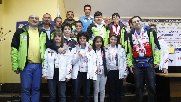 Заместник-министърът на младежта и спорта Стоян Андонов посрещна на летище