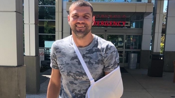 Тервел Пулев е със счупена лява ръка след боксовата галавечер