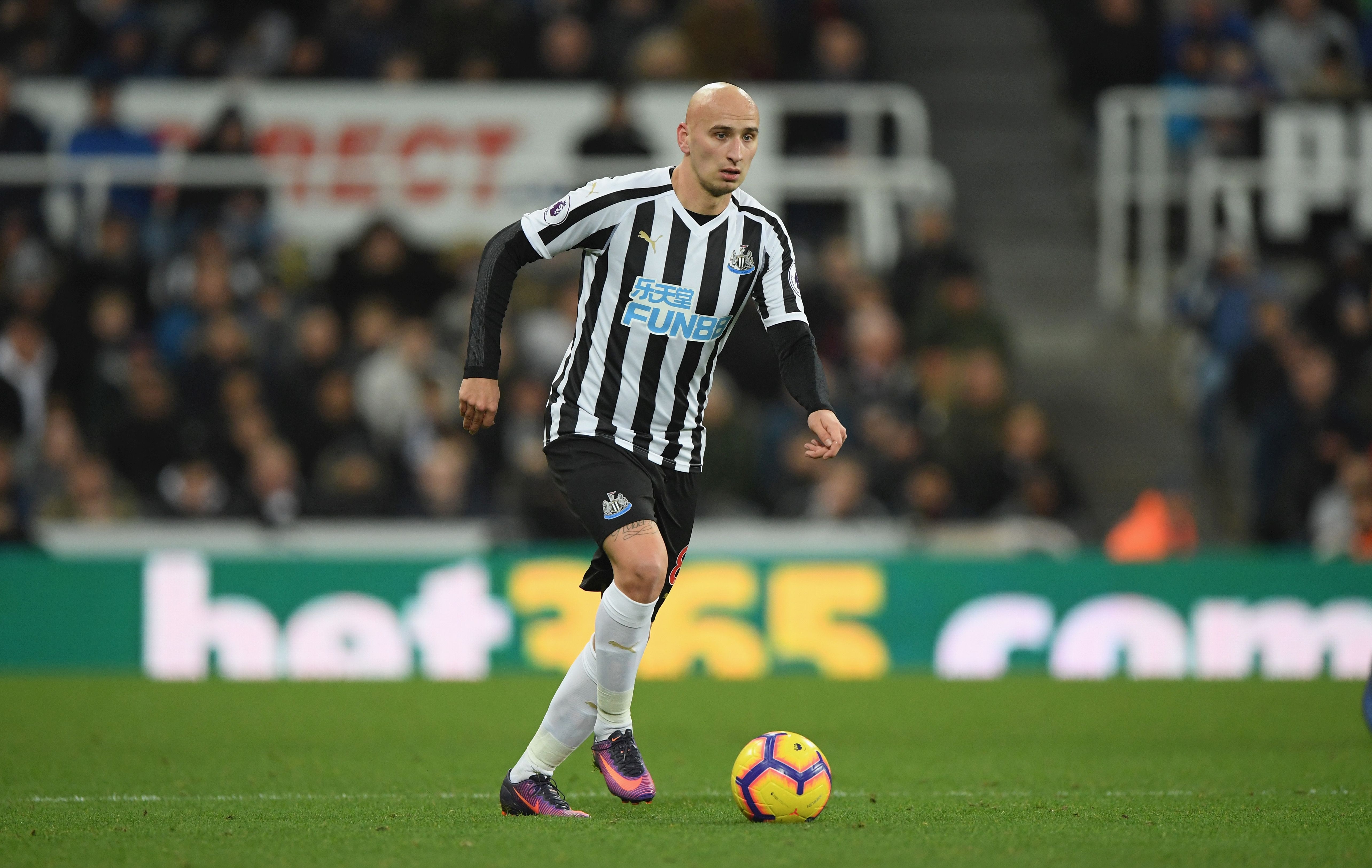 Уест Хам подготвя оферта за халфа на Нюкасъл Джонджо Шелви