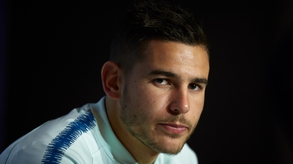 Централният бранител на Байерн Мюнхен Люка Ернандес ще бъде опериран