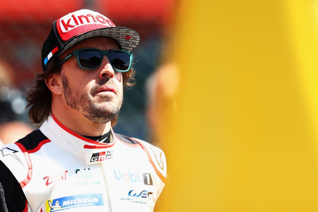 Двукратният Ф1 шампион Фернандо Алонсо тества шампионската Toyota Hilux от