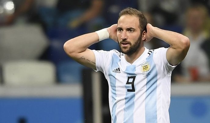 Нападателят на Челси Гонсало Игуаин обяви че повече няма да